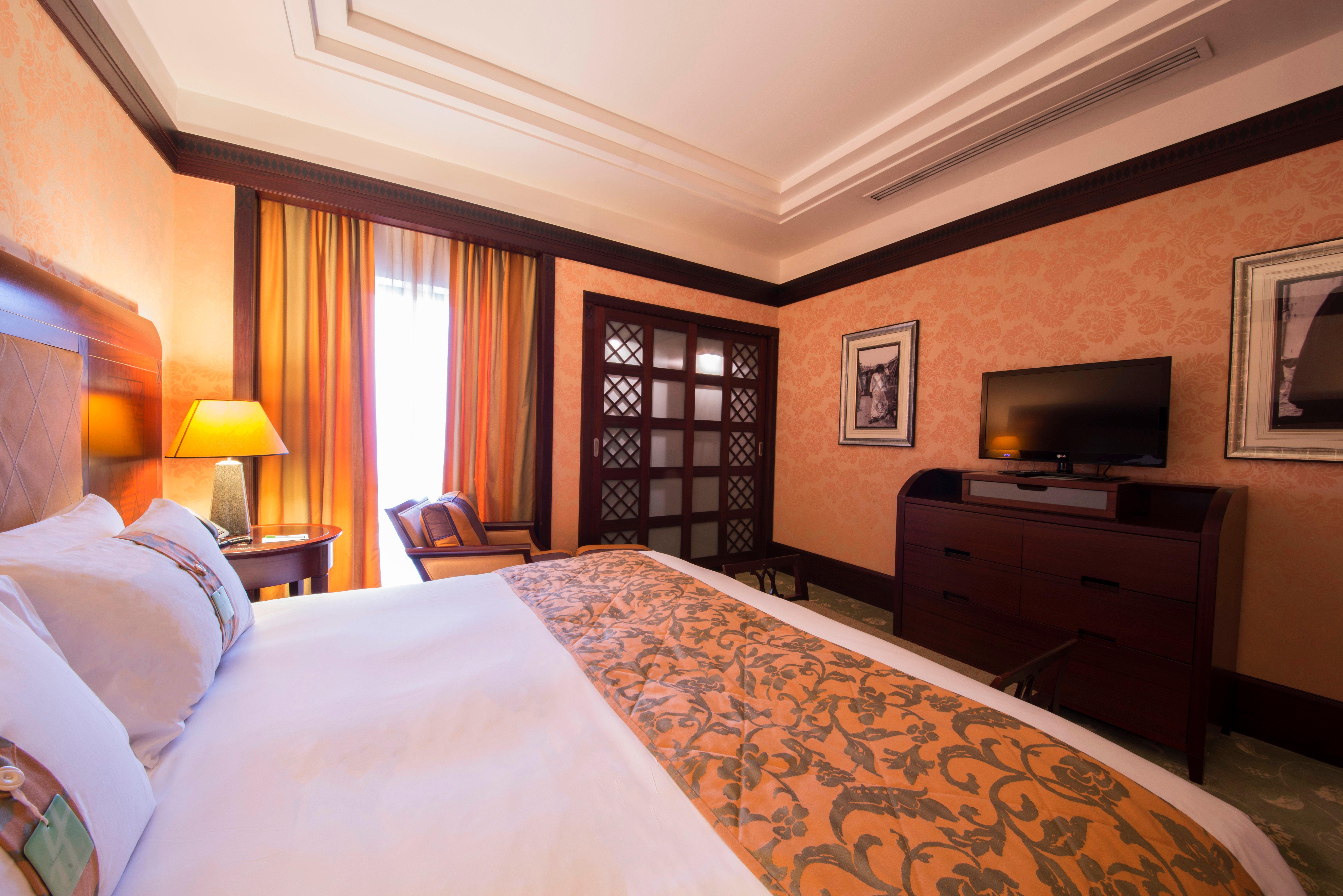 Holiday Inn - Suites Kuwait Salmiya By Ihg Кувейт Екстериор снимка