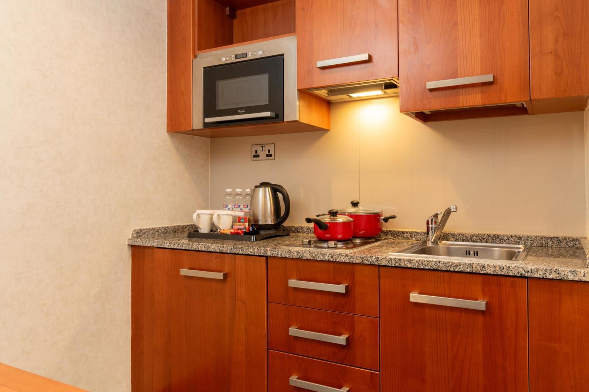 Holiday Inn - Suites Kuwait Salmiya By Ihg Кувейт Екстериор снимка