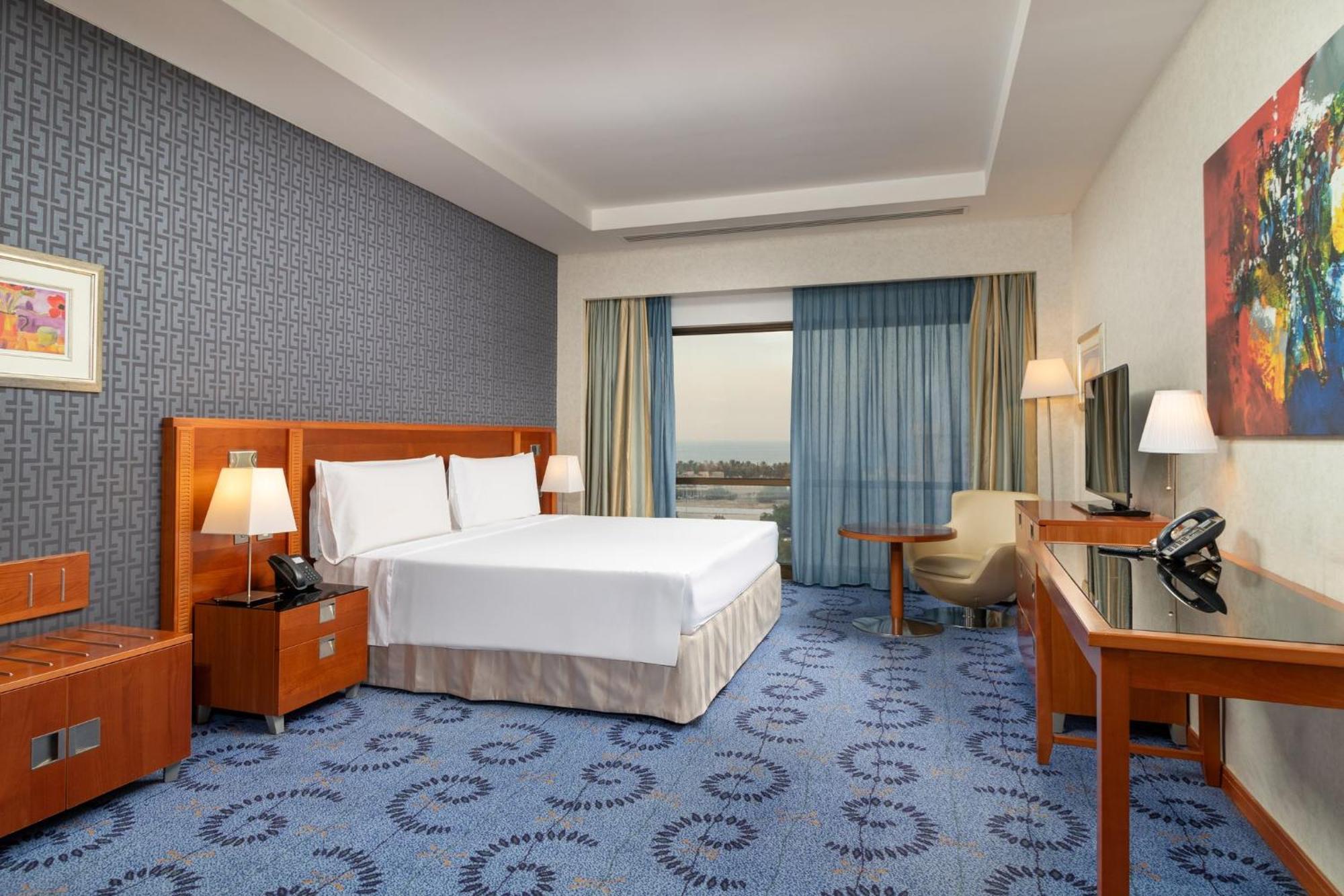 Holiday Inn - Suites Kuwait Salmiya By Ihg Кувейт Екстериор снимка