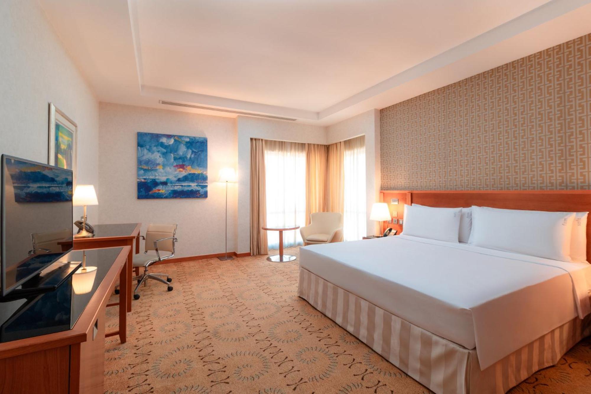 Holiday Inn - Suites Kuwait Salmiya By Ihg Кувейт Екстериор снимка