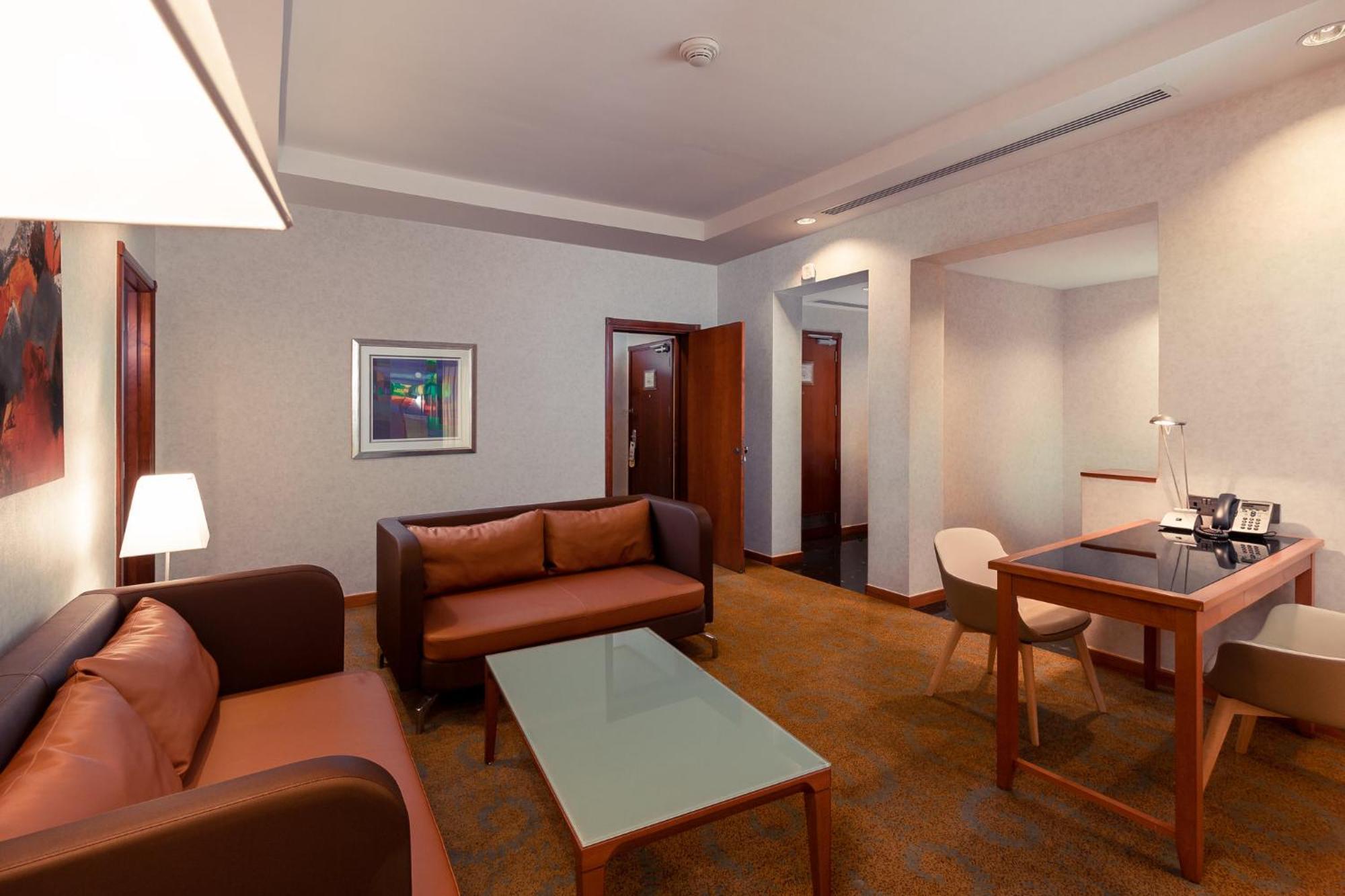 Holiday Inn - Suites Kuwait Salmiya By Ihg Кувейт Екстериор снимка